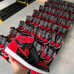 Authentic Nike sneakers pallets - Image 3