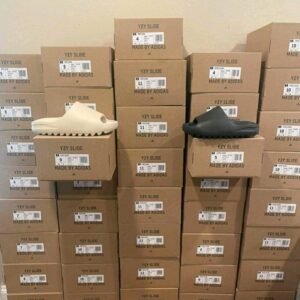 YEEZY SLIDES Pallets - Image 2