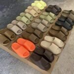 YEEZY SLIDES Pallets