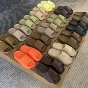 YEEZY SLIDES Pallets